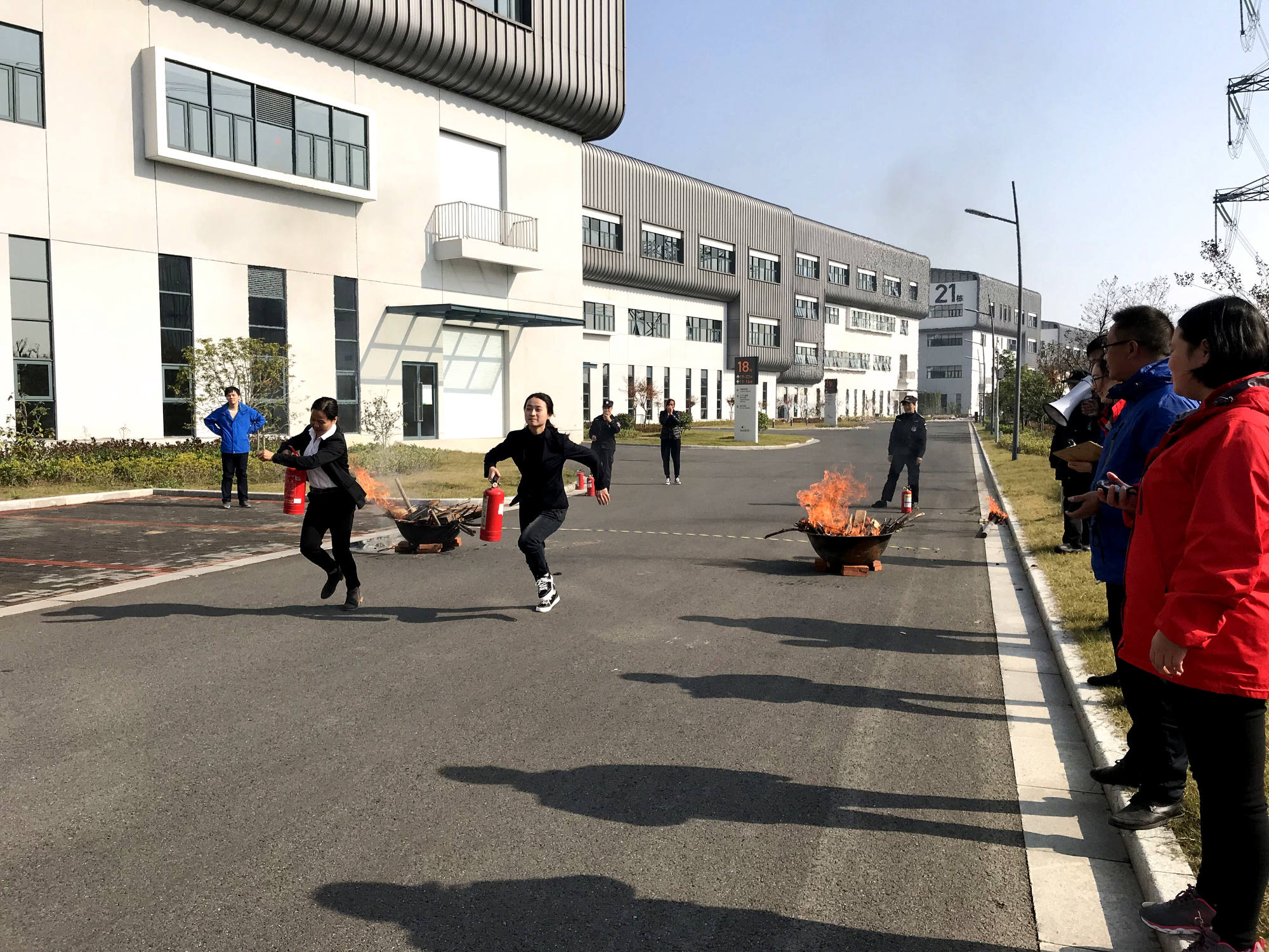 男子、女子50米灭火器接力赛（1）.jpg