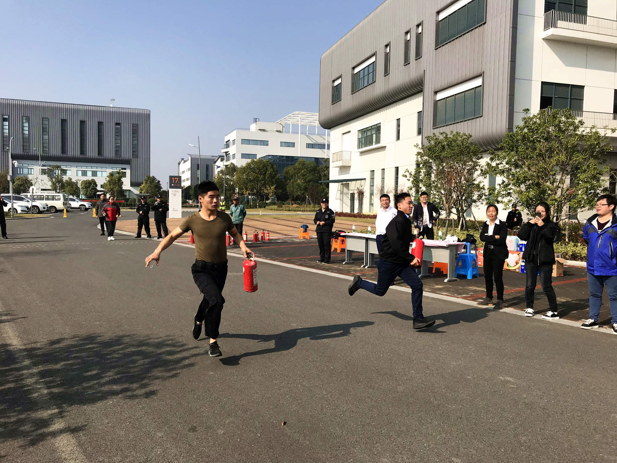 男子、女子50米灭火器接力赛 (2).jpg