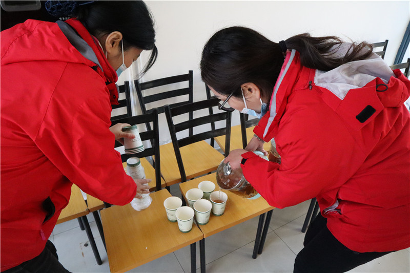 活动现场准备红糖姜茶.jpg