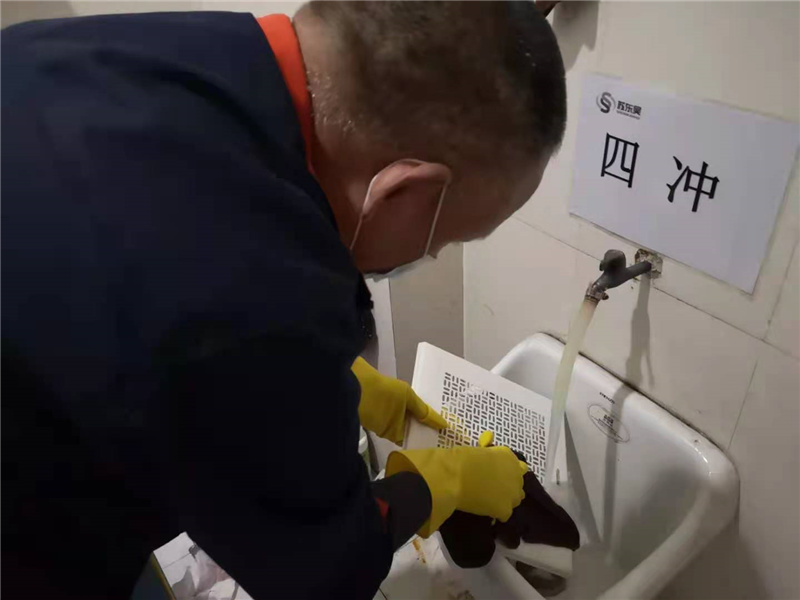 4、清洗排风扇滤网.jpg