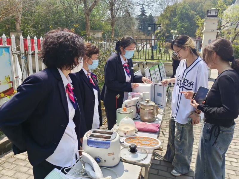 违章电器展.jpg