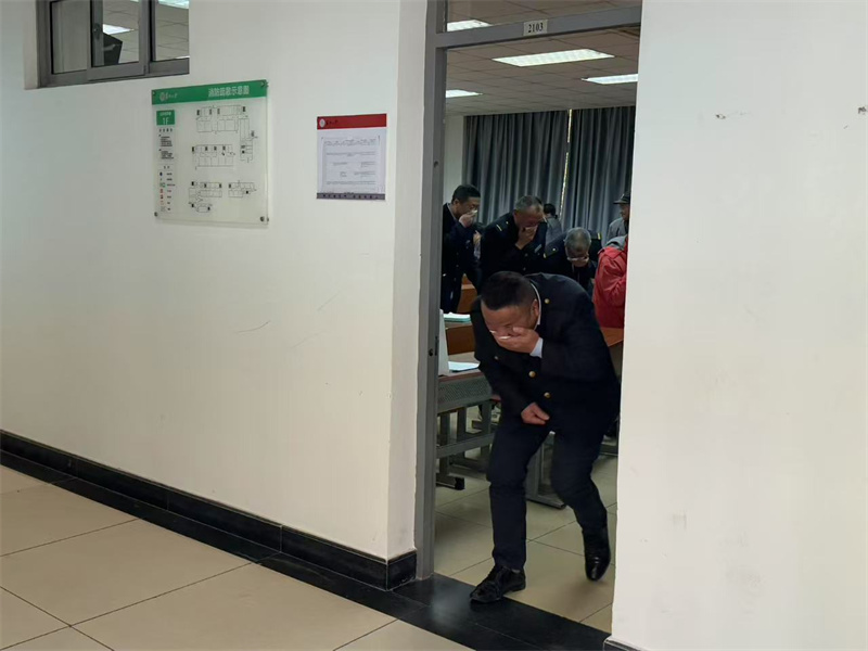 逃生演练.jpg