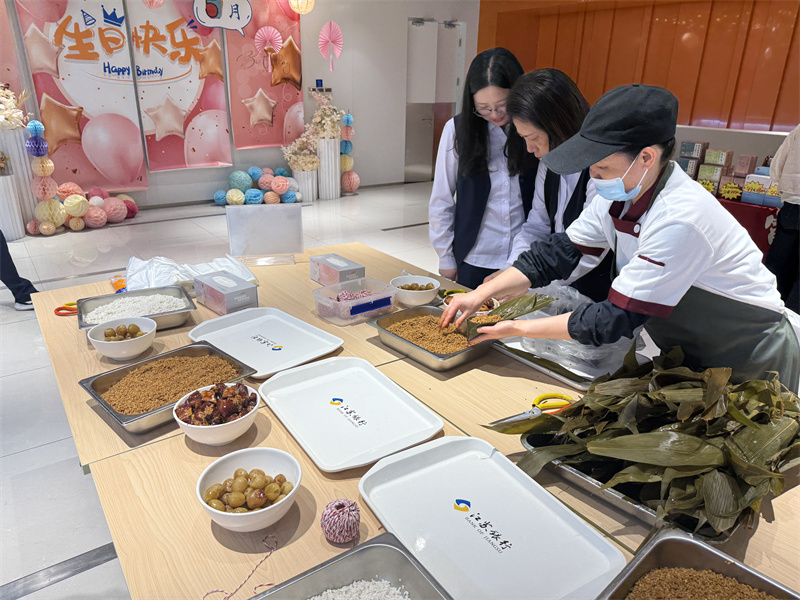 包粽子.jpg