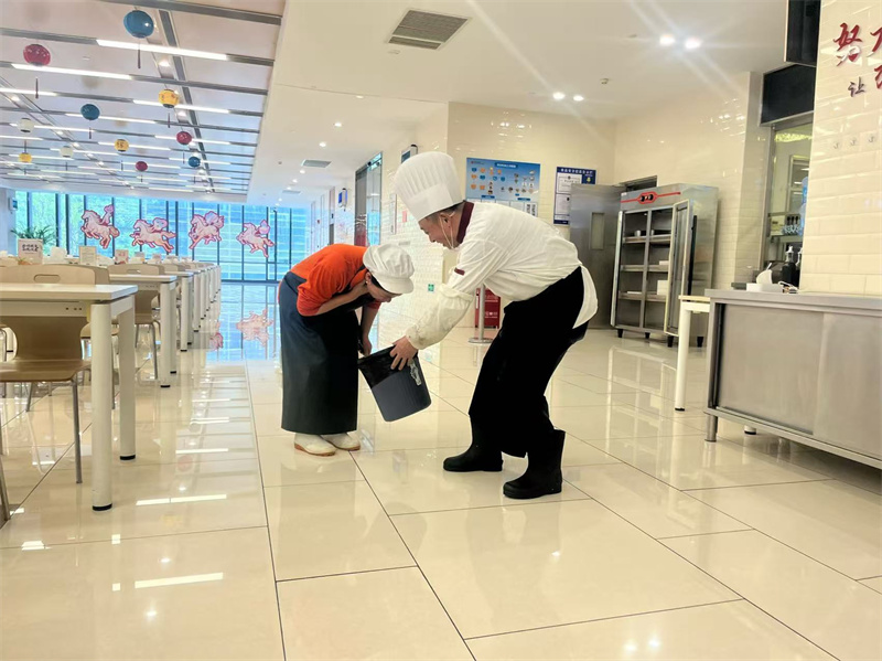 1776241834454018.jpg 出现食物中毒人员.jpg