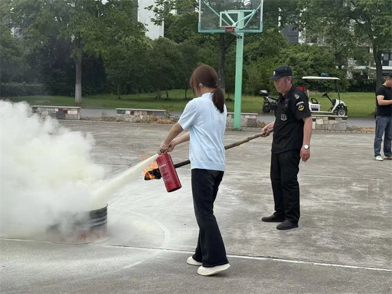 1779430864344063.jpg 灭火器的使用2.jpg