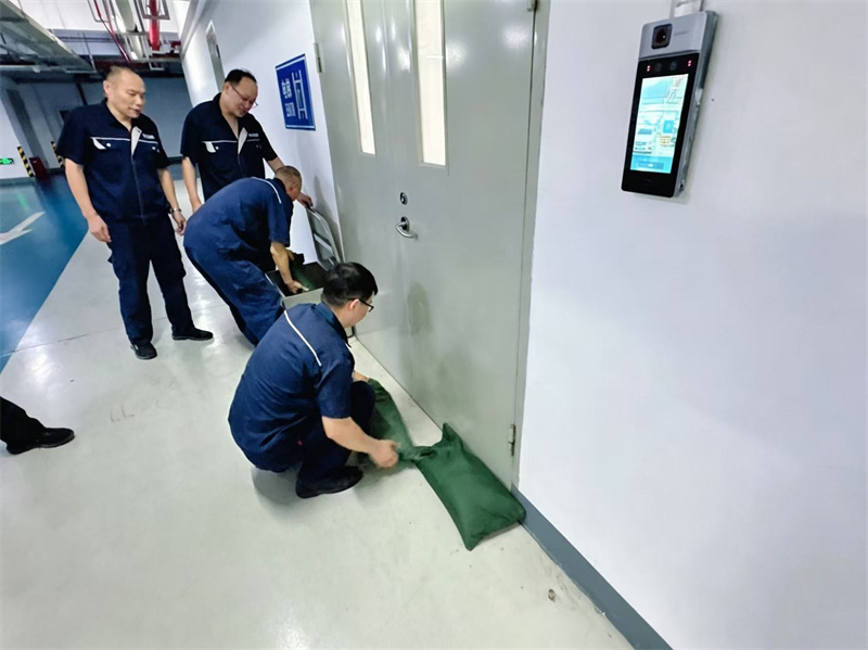 放置防汛沙袋1.jpg