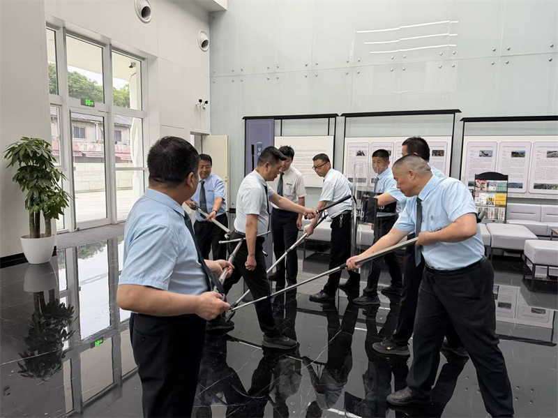1782718583178495.jpg 苏州市城乡建设档案馆防暴演练.jpg