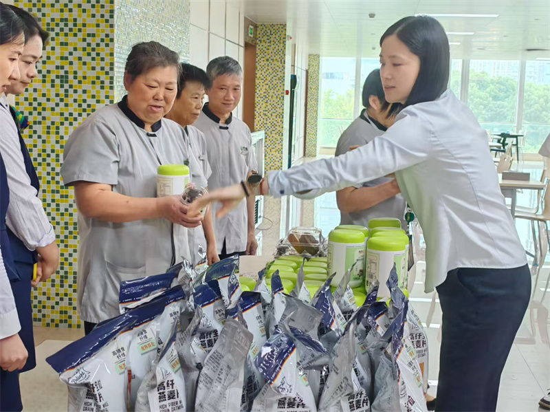 礼品发放2.jpg