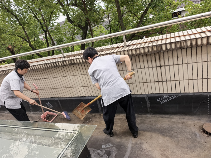 1783589178506689.jpg 对平台 沟槽进行清理 (4).jpg