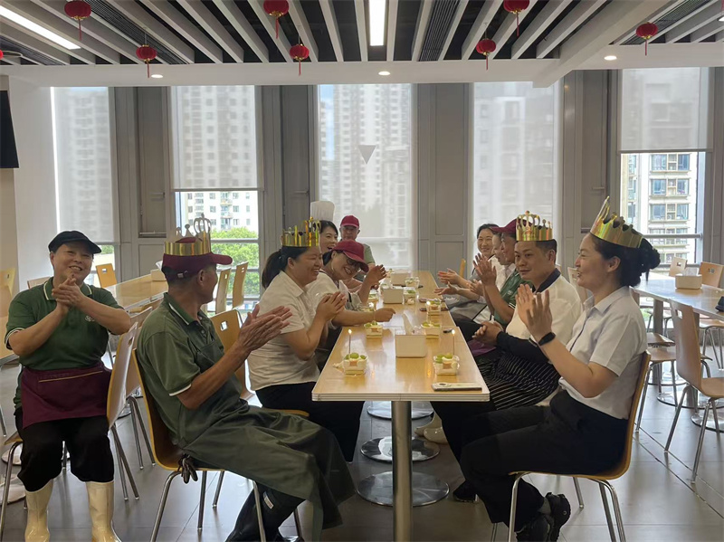 1787907969210482.jpg 第三季度员工生日会现场 (1).jpg